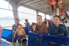 A-scenic-ferry-or-cruise-ride-on-the-Hooghly-River-in-Kolkata-during-Kolkata-City-Tour
