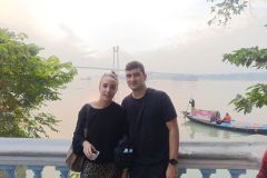Discover-Kolkata-in-2-Days-Guests-are-in-front-of-the-Howrah-Bridge