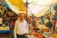 Full-Day-Customised-Kolkata-City-Tour-Guest-at-the-Flower-Market