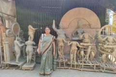 Full-Day-Customised-Kolkata-City-Tour-Guest-at-the-Kumartuli-The-Potters-Quarters