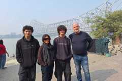 Full-Day-Customised-Kolkata-City-Tour-Guests-are-in-front-of-the-Howrah-Bridge