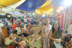 Full-Day-Customised-Kolkata-City-Tours-Guests-at-the-Flower-Market