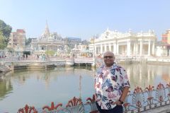 Full-Day-Kolkata-City-Tours-Guest-at-the-Jain-Temple