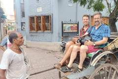 Guest-experiencing-Handpulled-rickshaws-of-Kolkata-during-a-City-Tour