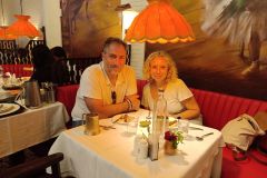 Guest-experiencing-a-classic-heritage-Continental-dining-experience-with-a-nostalgic-1950s-atmosphere-during-Kolkata-City-Tour