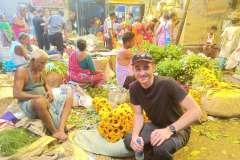 Half-Day-Customised-Kolkata-City-Tour-Guests-at-the-Flower-Market