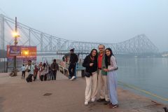 Half-Day-Kolkata-City-Tour-Guests-are-in-front-of-the-Howrah-Bridge